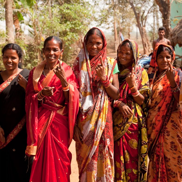 Naisia Intian Odishassa.
