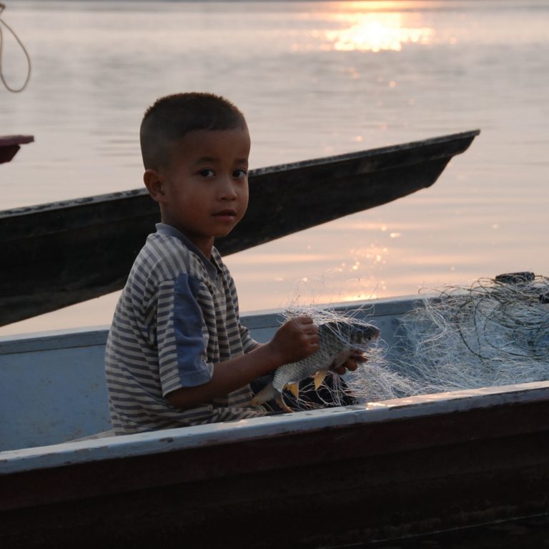 Mekongjoella Laosissa.