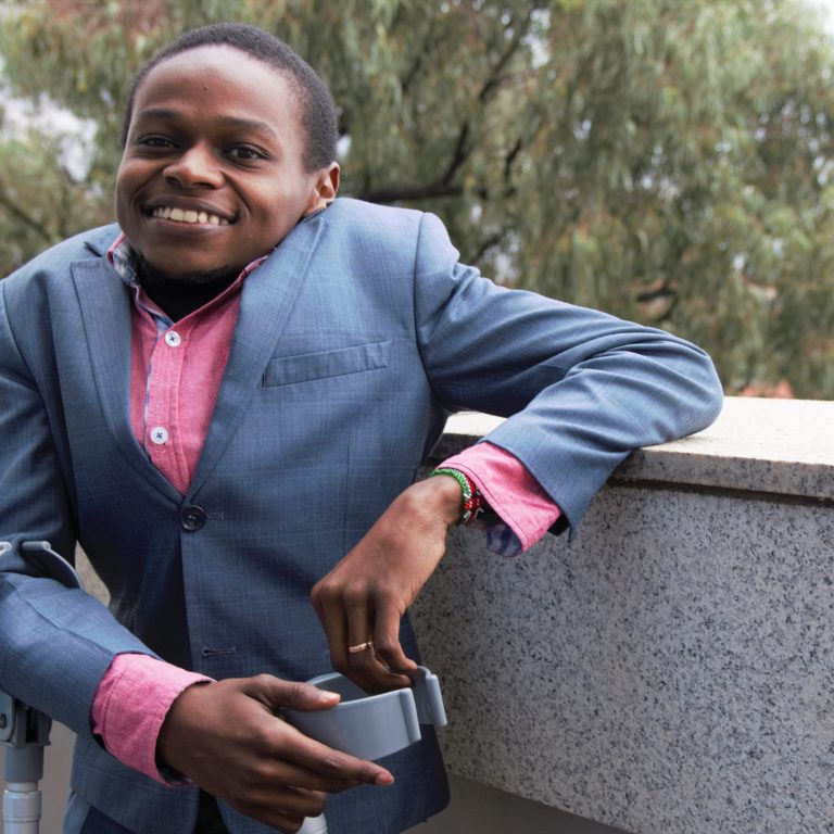Kenialainen Bernard Chiira haluaa lisätä vammaisten osallisuutta teknisillä innovaatioilla.