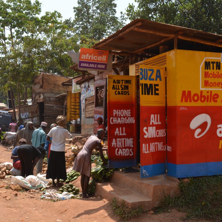 Airtelin mobiilimaksutoimisto Kampalassa.