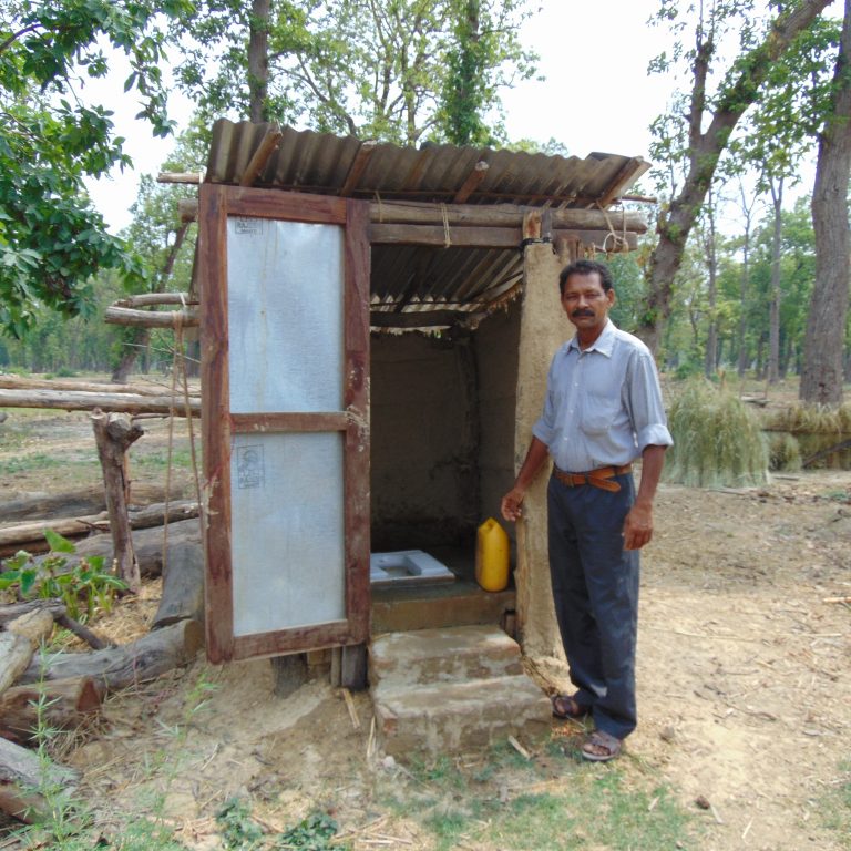 Fida sanitaatiotilojen kunnostusta Nepalissa