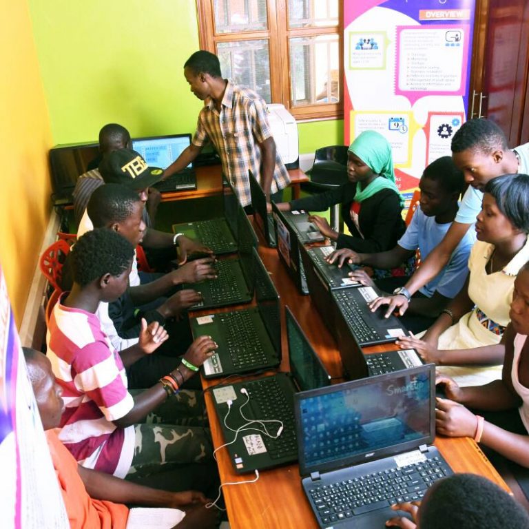 Planin tietokonetyöpaja Ugandassa