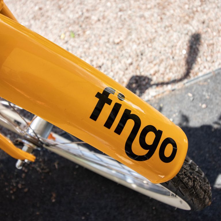 Polkupyörän lokasuoja tekstillä Fingo