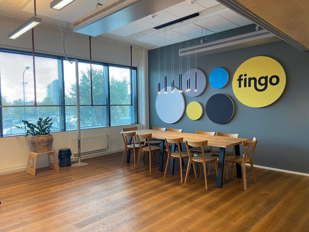 Fingo's lobby with wooden table and chairs