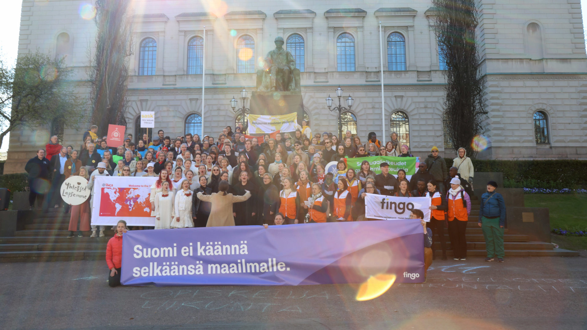 Crowd standing opposite of Säätytalo.