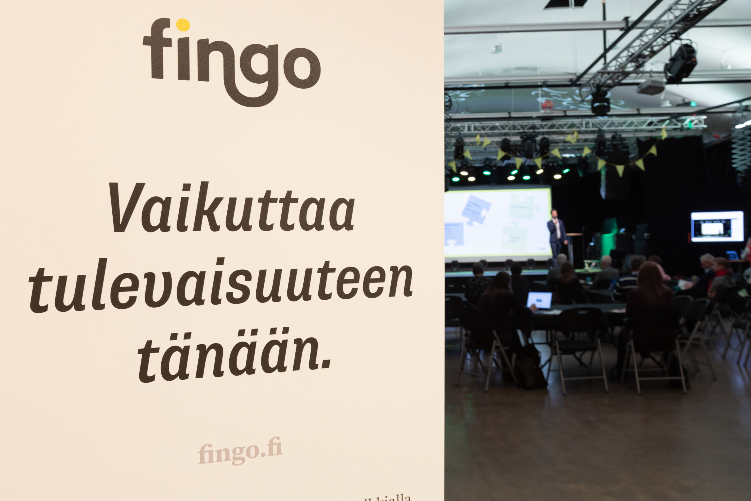 Fingon roll-up, jossa fingon logo ja teksti Vaikuttaa tulevaisuuteen tänään.