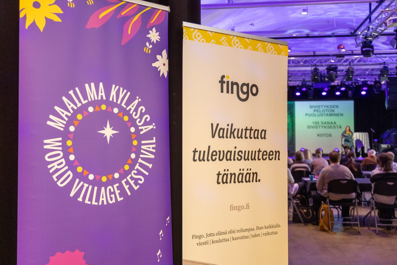 Maailma kylässä -festivaalin ja Fingon roll-upit.