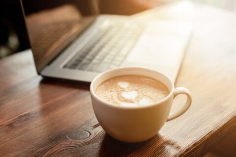 Kestävän kehityksen tietojen ja taitojen aamukahvit tuovat asiantuntijat yhteen keskustelemaan ja etsimään keinoja tavoitteen 4.7 edistämiseksi Suomessa