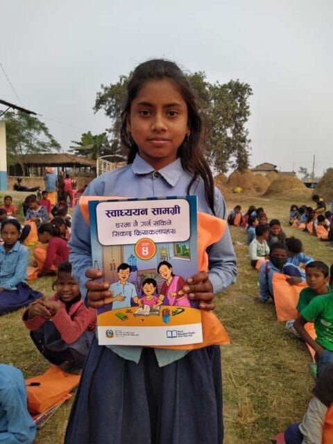 Etäkoulupaketti nepalilaisille lapsille