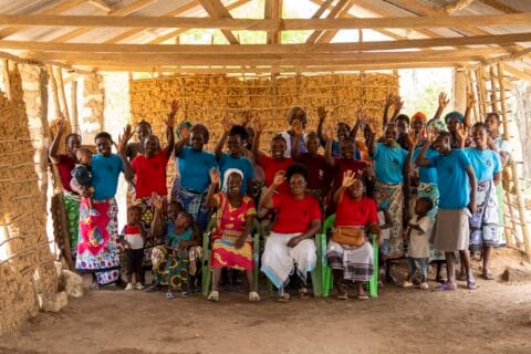 Tuhannet äidit nostavat perheitään köyhyydestä