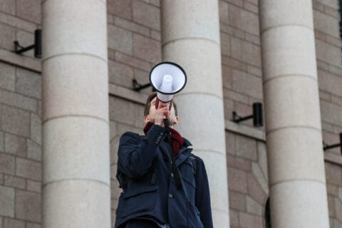 Fingon puoliväliarvio: Hallituksen on petrattava kestävässä kehityksessä ja kansalaisyhteiskunnan tukemisessa