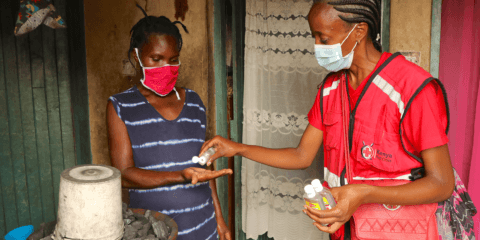 Apua koronan keskellä